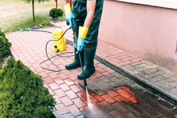 Why Choose Our Certified Pressure Washing Experts for Your Project Needs in Saylorville, IA?