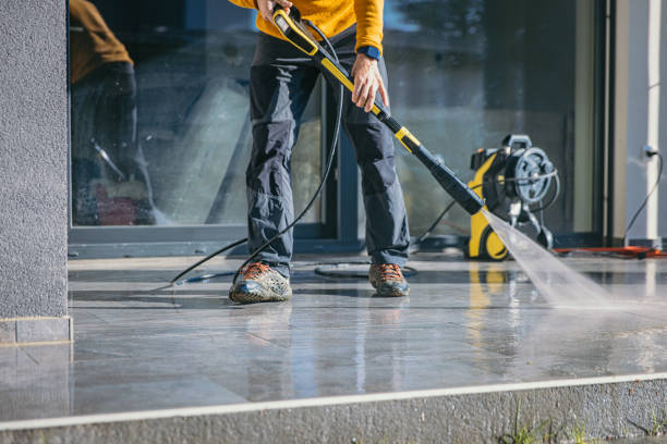 Best Commercial Building Pressure Washing  in Saylorville, IA